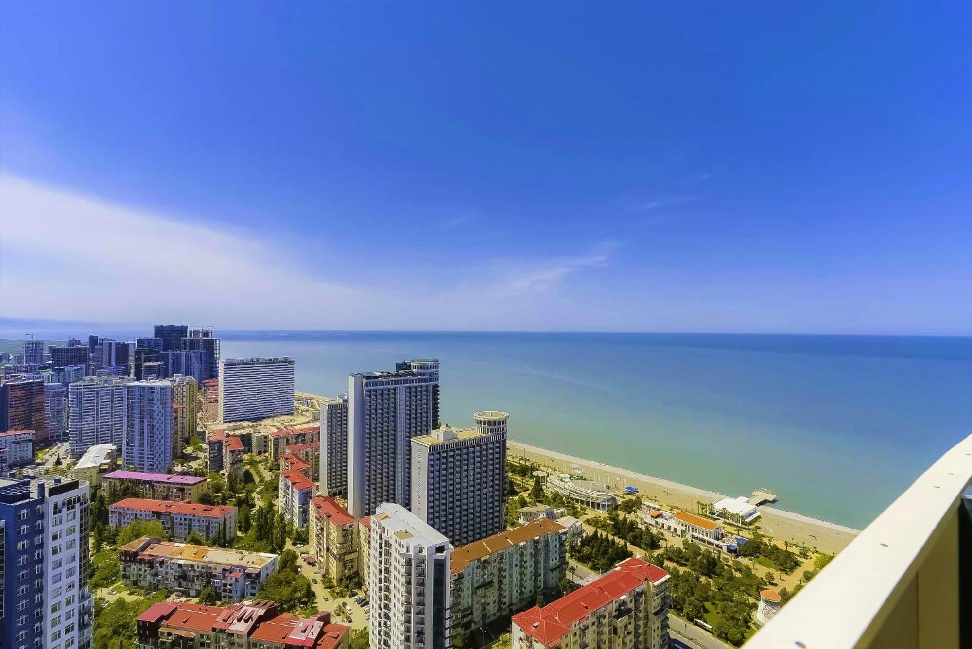 Luxury Beach Front Hotel Batumi Bagian luar foto