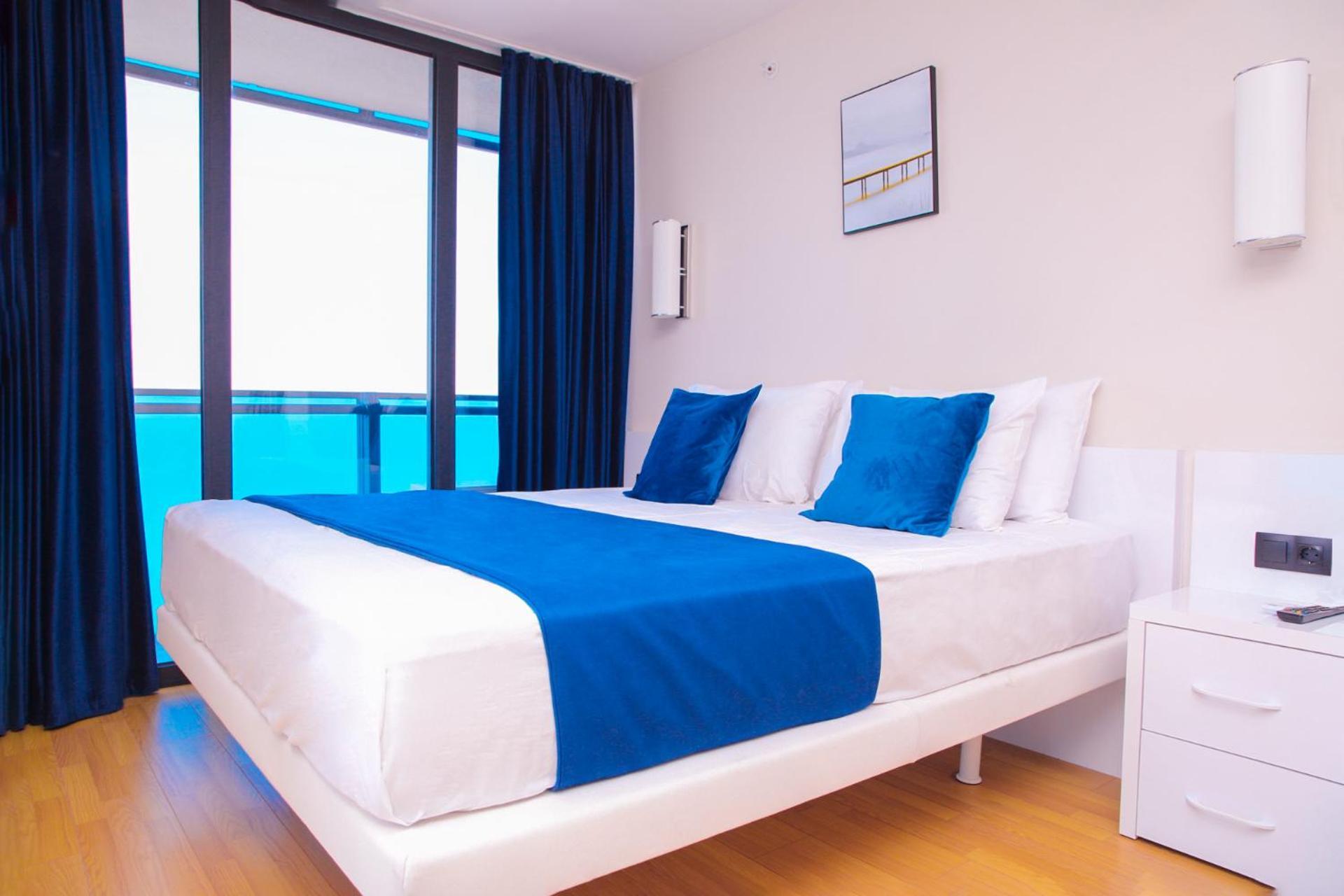 Luxury Beach Front Hotel Batumi Bagian luar foto