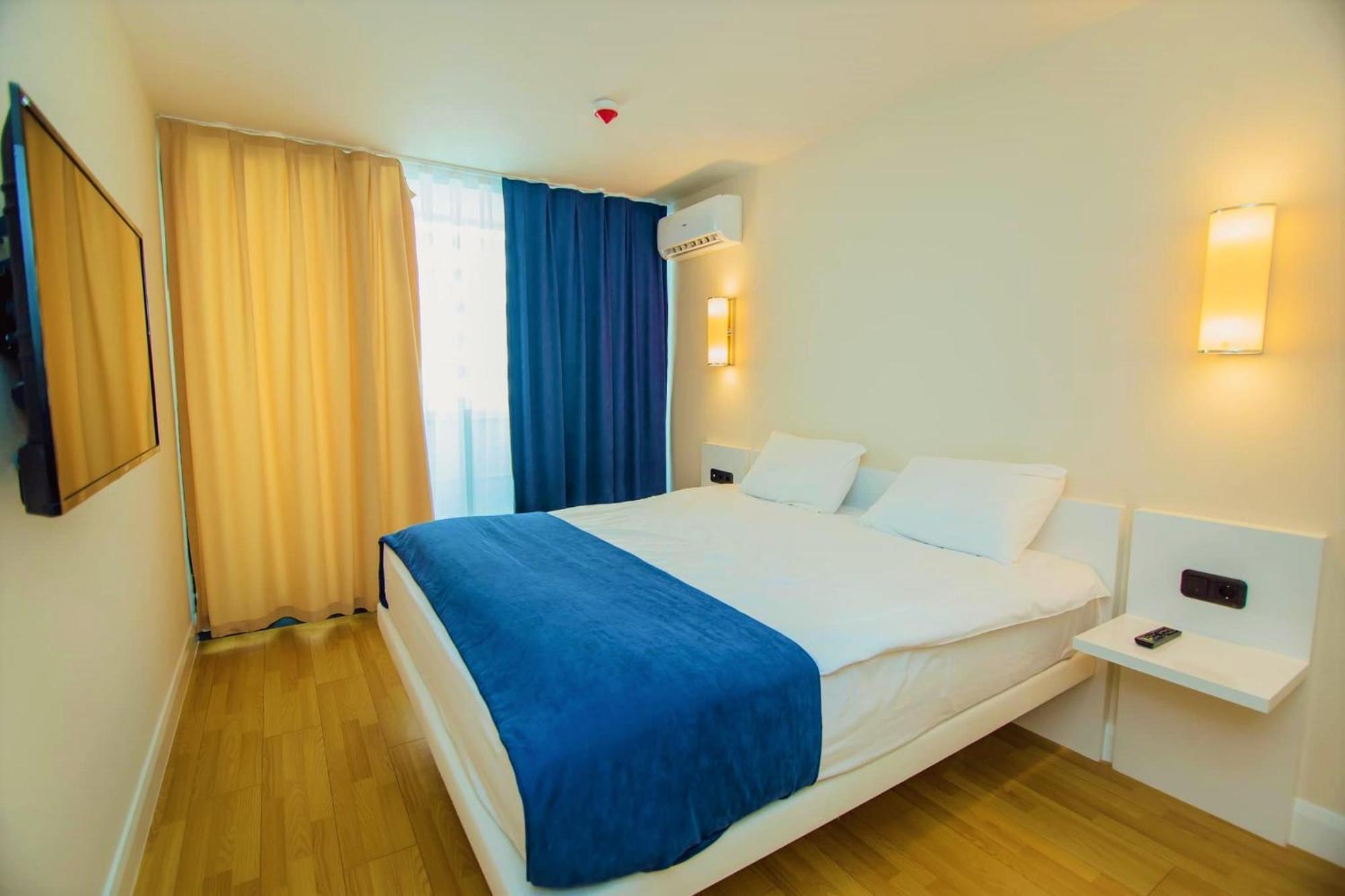 Luxury Beach Front Hotel Batumi Bagian luar foto