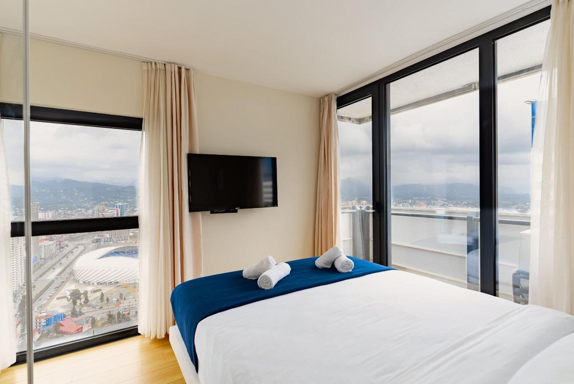 Luxury Beach Front Hotel Batumi Bagian luar foto