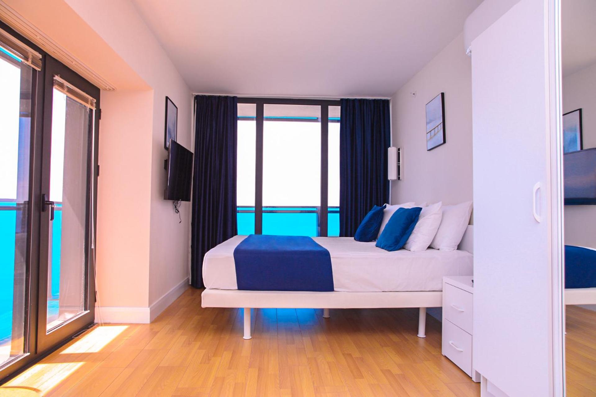 Luxury Beach Front Hotel Batumi Bagian luar foto