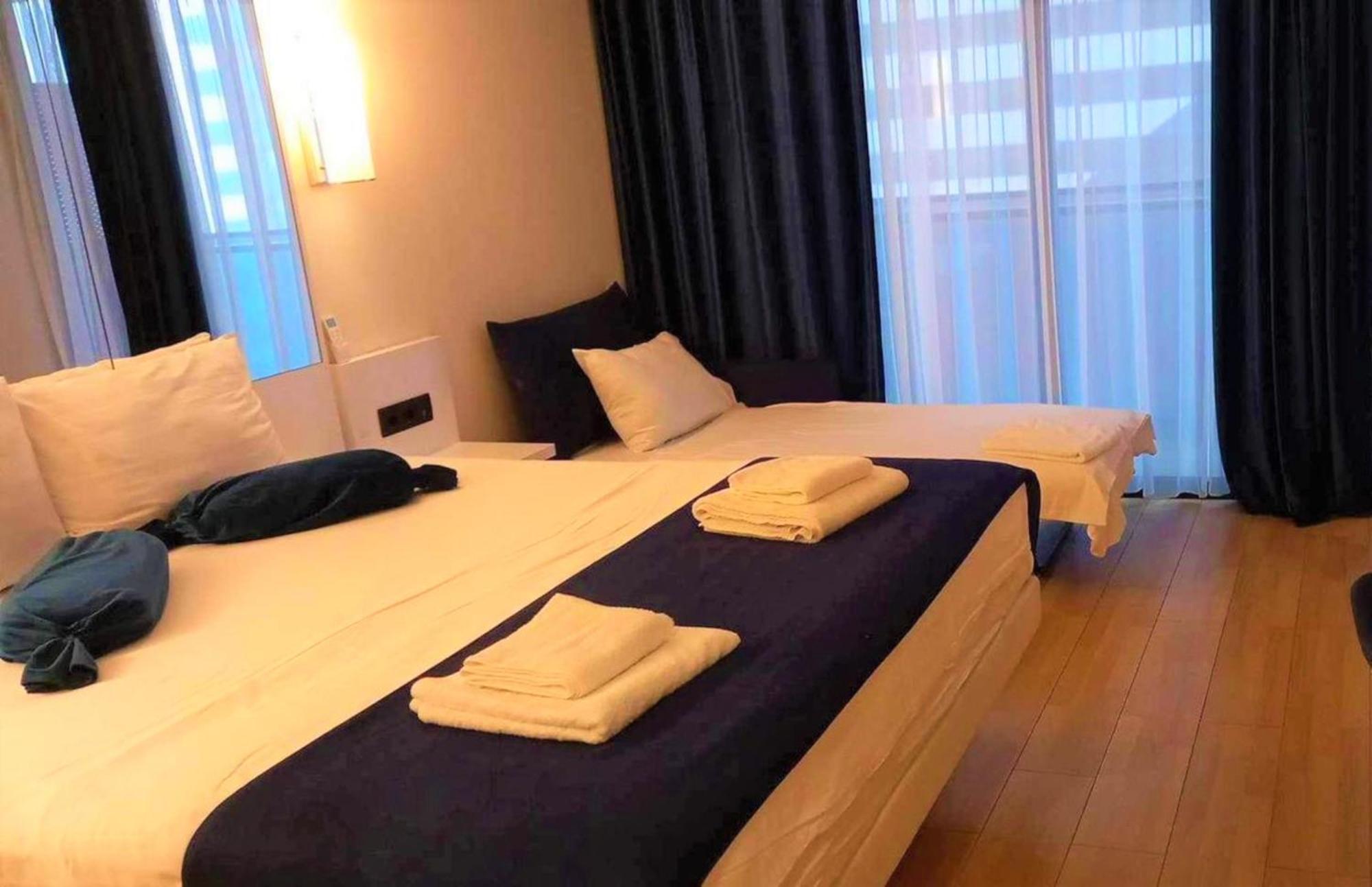 Luxury Beach Front Hotel Batumi Bagian luar foto