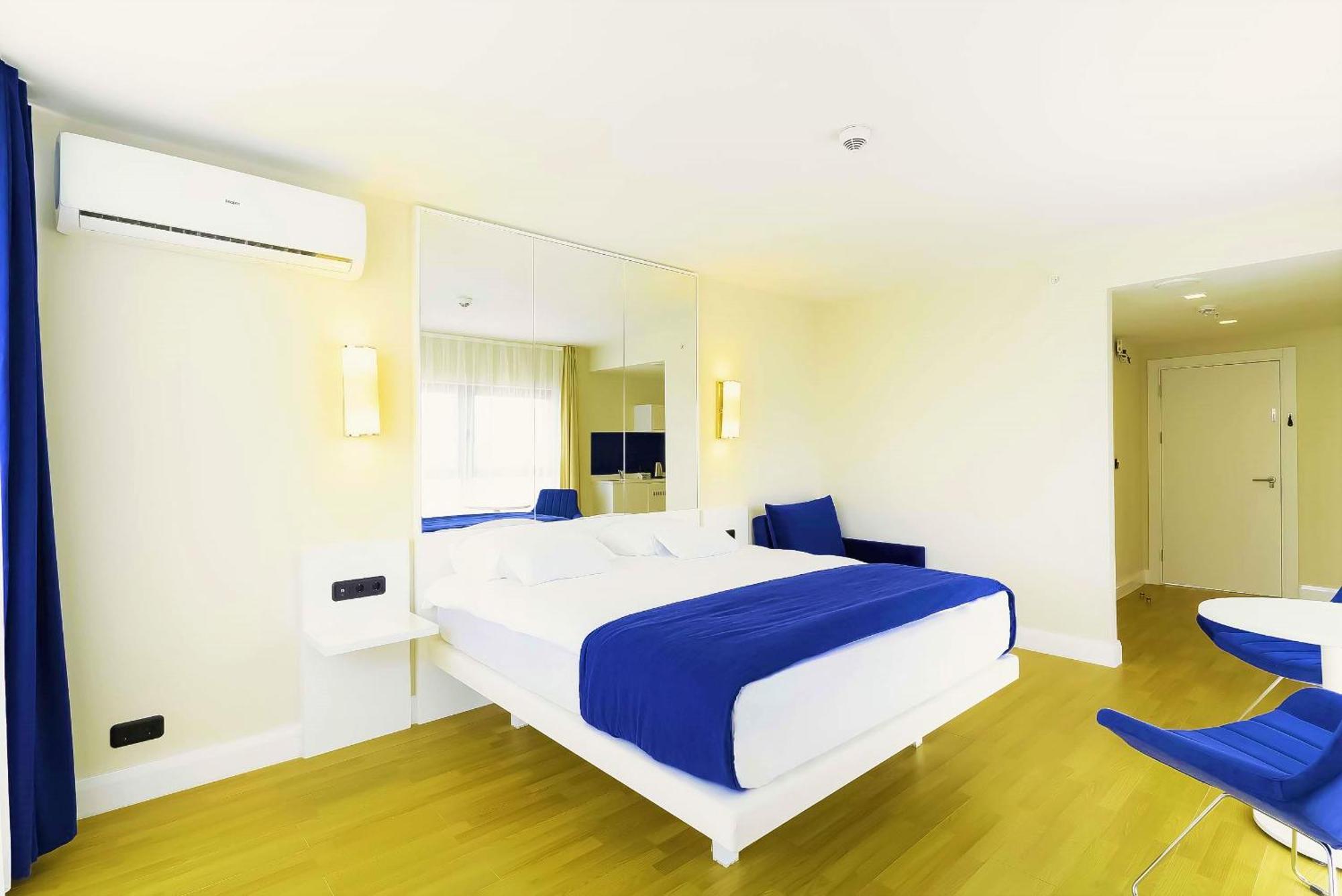 Luxury Beach Front Hotel Batumi Bagian luar foto