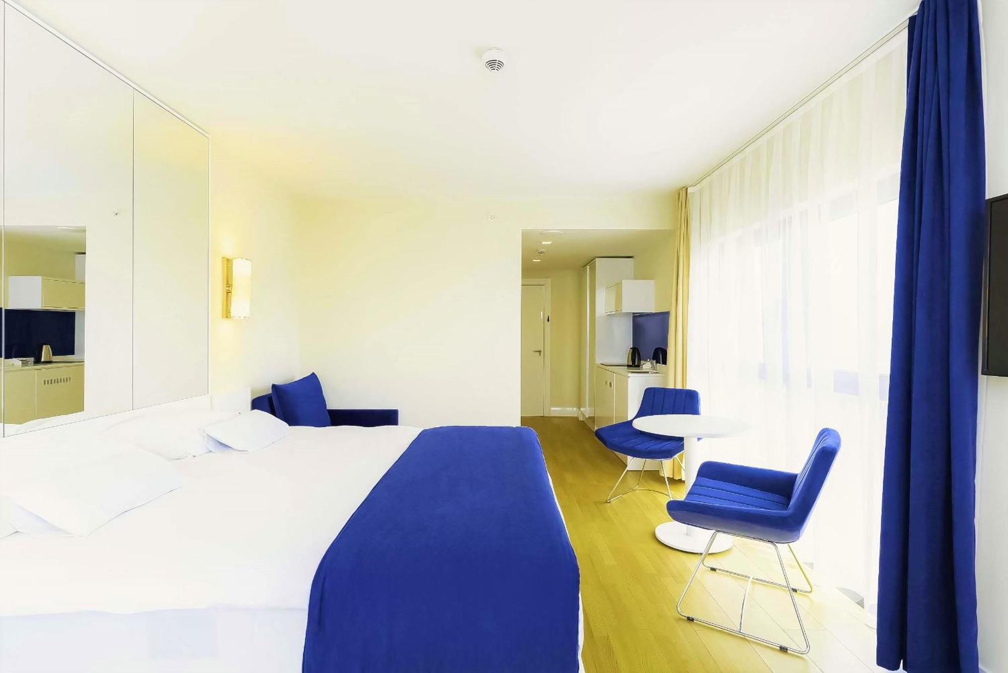 Luxury Beach Front Hotel Batumi Bagian luar foto