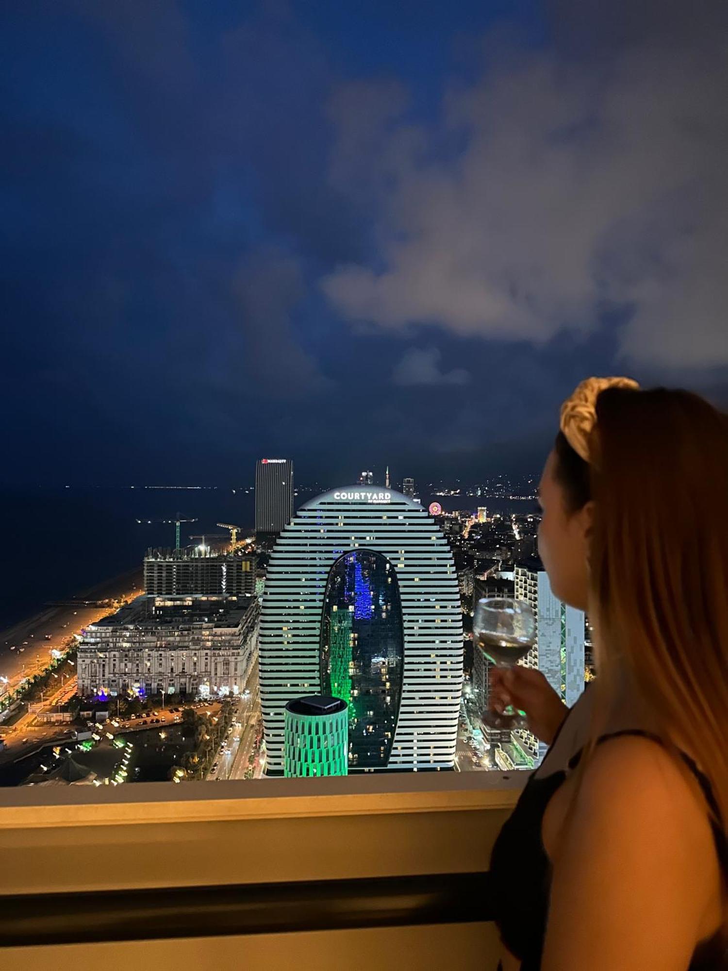Luxury Beach Front Hotel Batumi Bagian luar foto