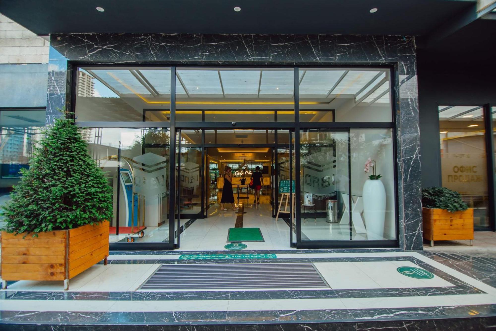 Luxury Beach Front Hotel Batumi Bagian luar foto