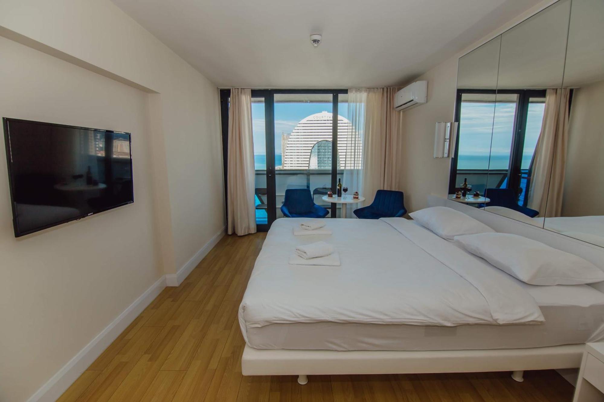 Luxury Beach Front Hotel Batumi Bagian luar foto