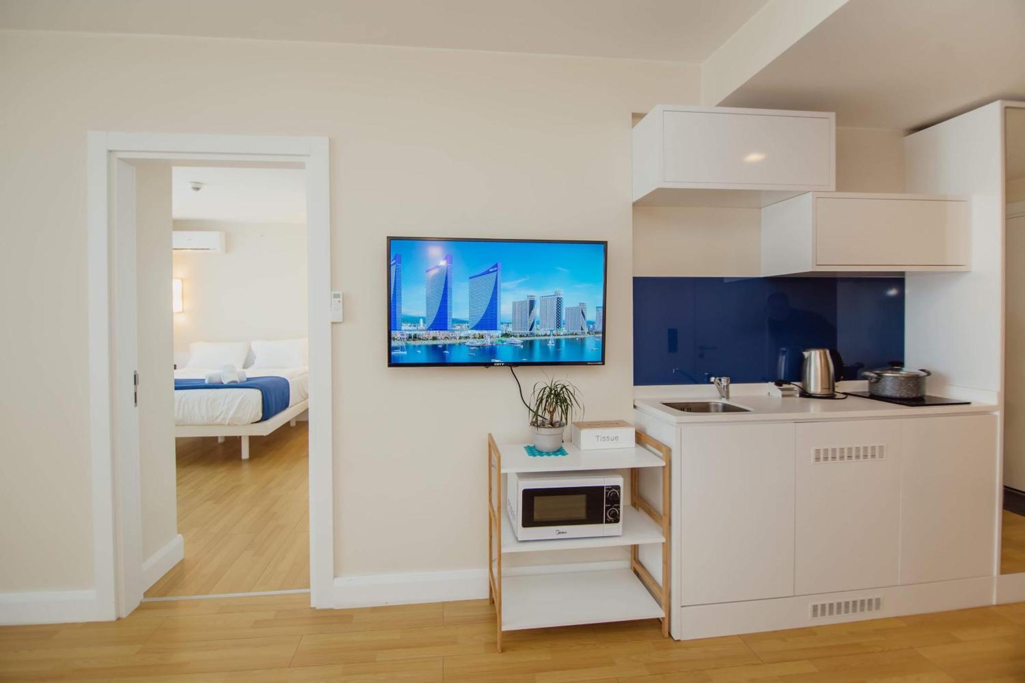 Luxury Beach Front Hotel Batumi Bagian luar foto