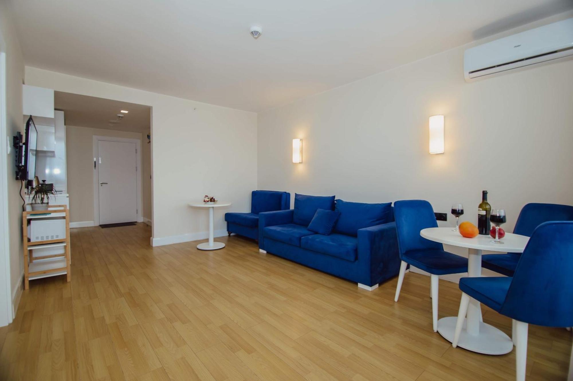 Luxury Beach Front Hotel Batumi Bagian luar foto