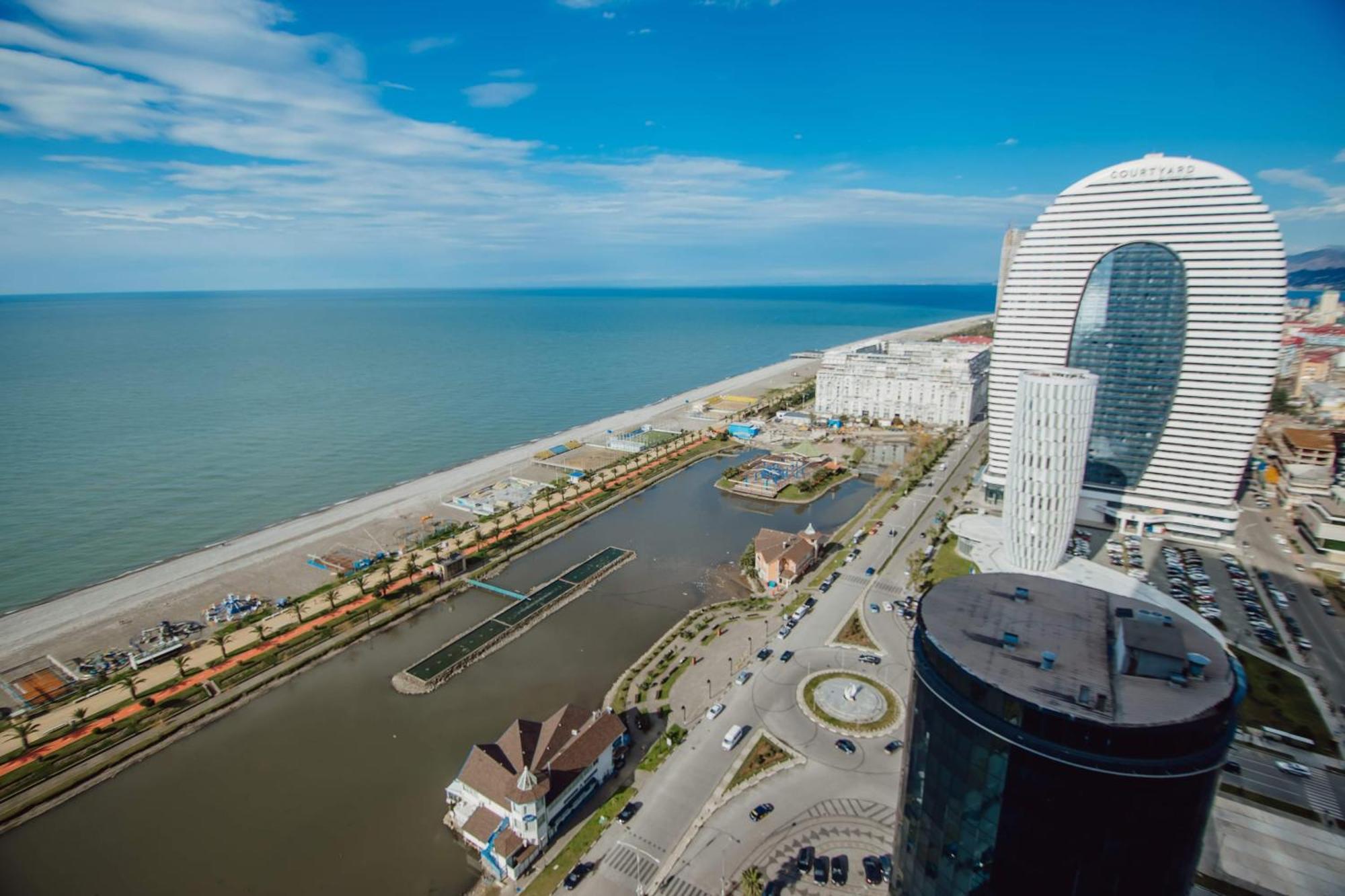 Luxury Beach Front Hotel Batumi Bagian luar foto
