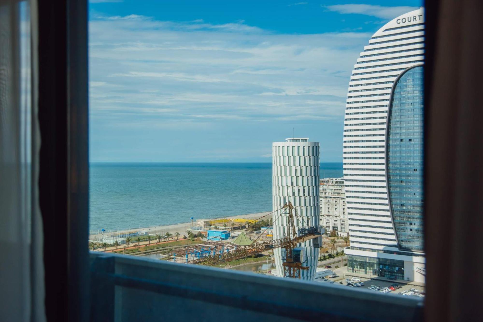 Luxury Beach Front Hotel Batumi Bagian luar foto