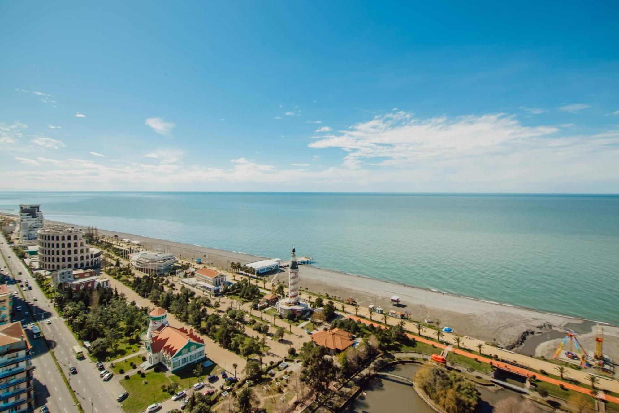 Luxury Beach Front Hotel Batumi Bagian luar foto