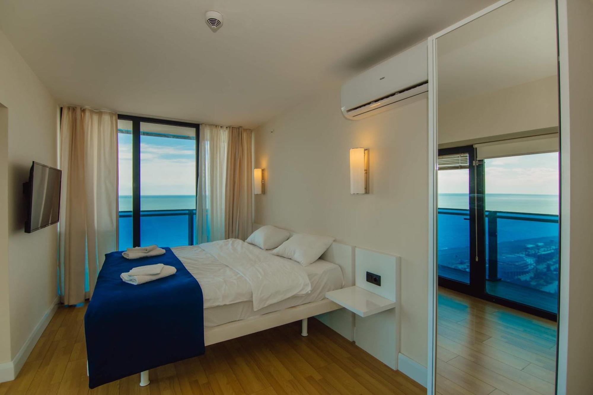 Luxury Beach Front Hotel Batumi Bagian luar foto