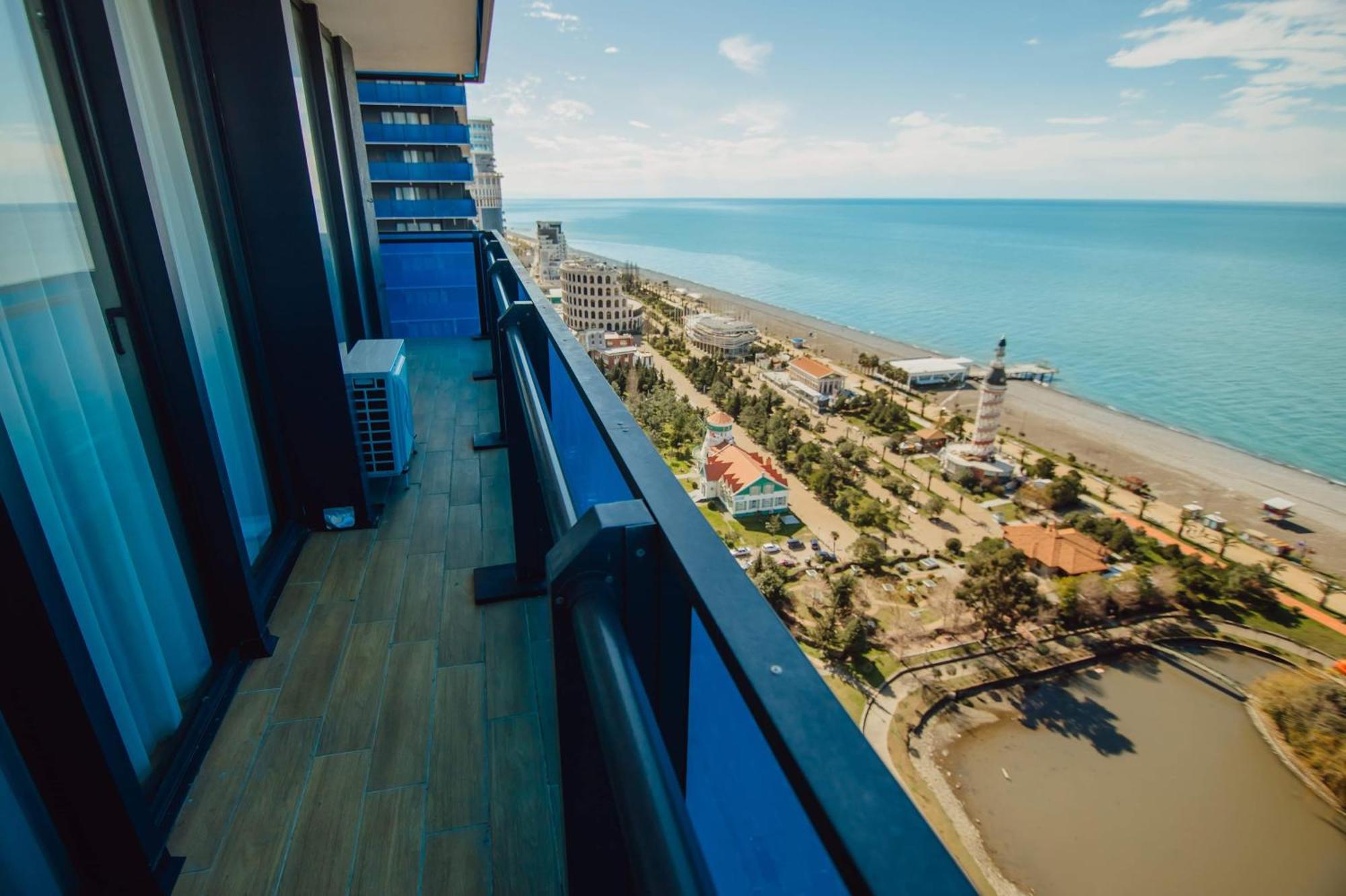 Luxury Beach Front Hotel Batumi Bagian luar foto