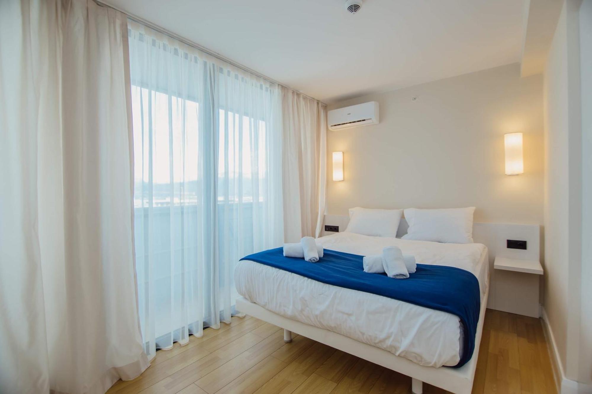 Luxury Beach Front Hotel Batumi Bagian luar foto