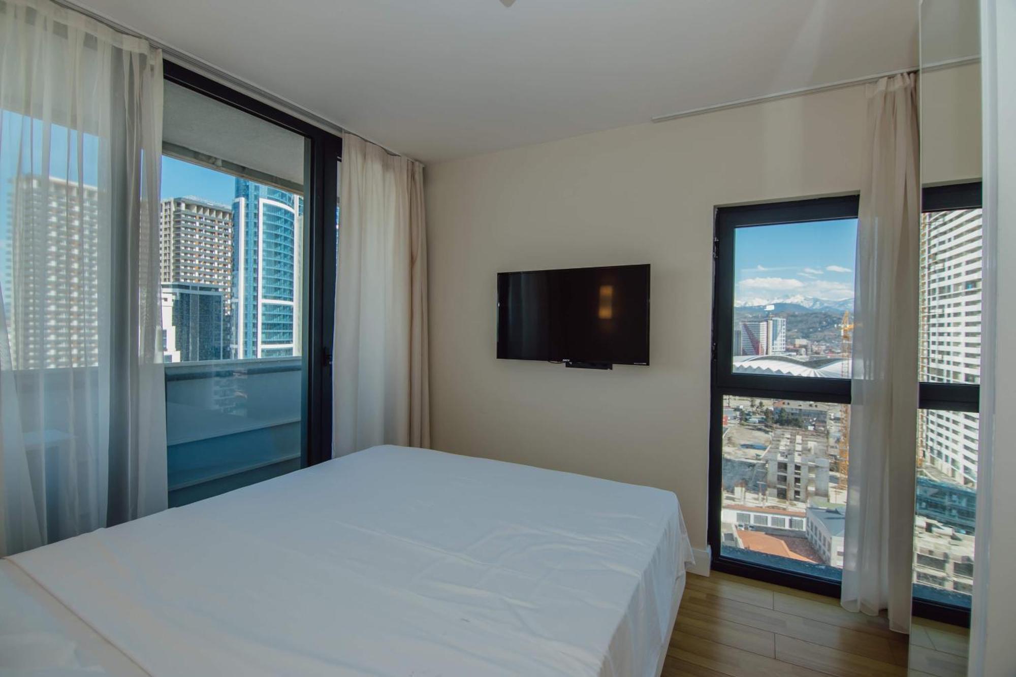 Luxury Beach Front Hotel Batumi Bagian luar foto