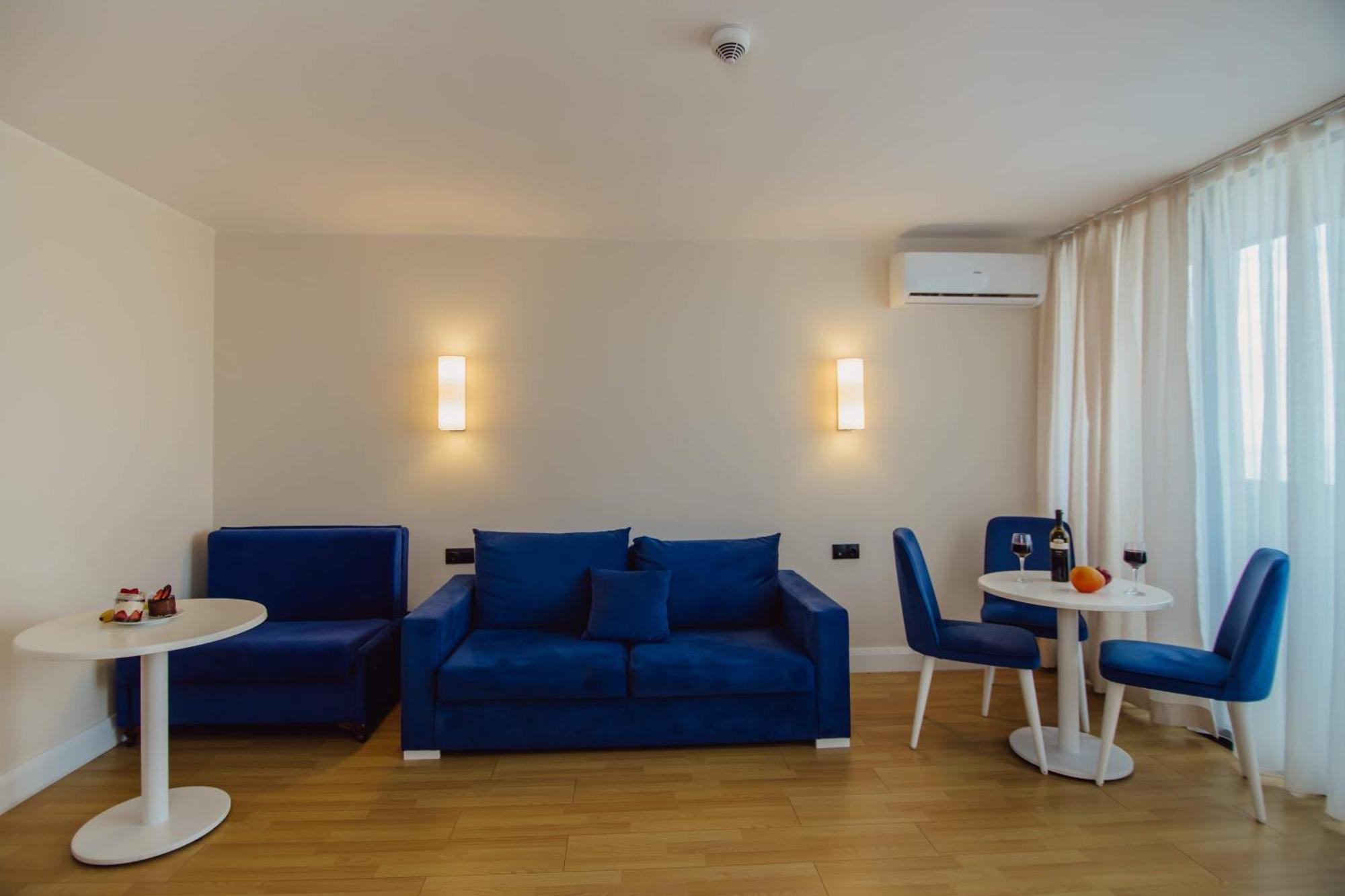 Luxury Beach Front Hotel Batumi Bagian luar foto