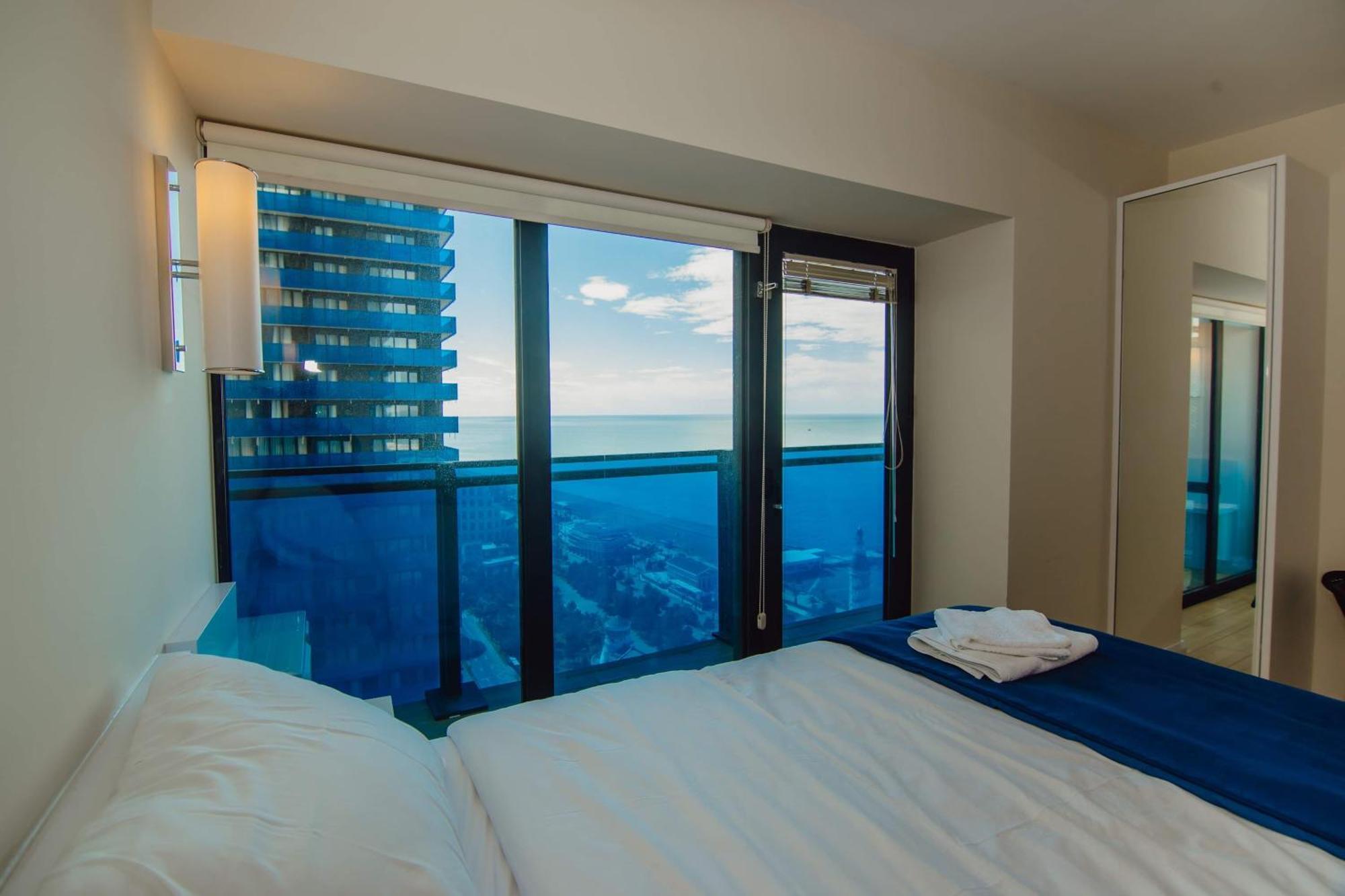 Luxury Beach Front Hotel Batumi Bagian luar foto