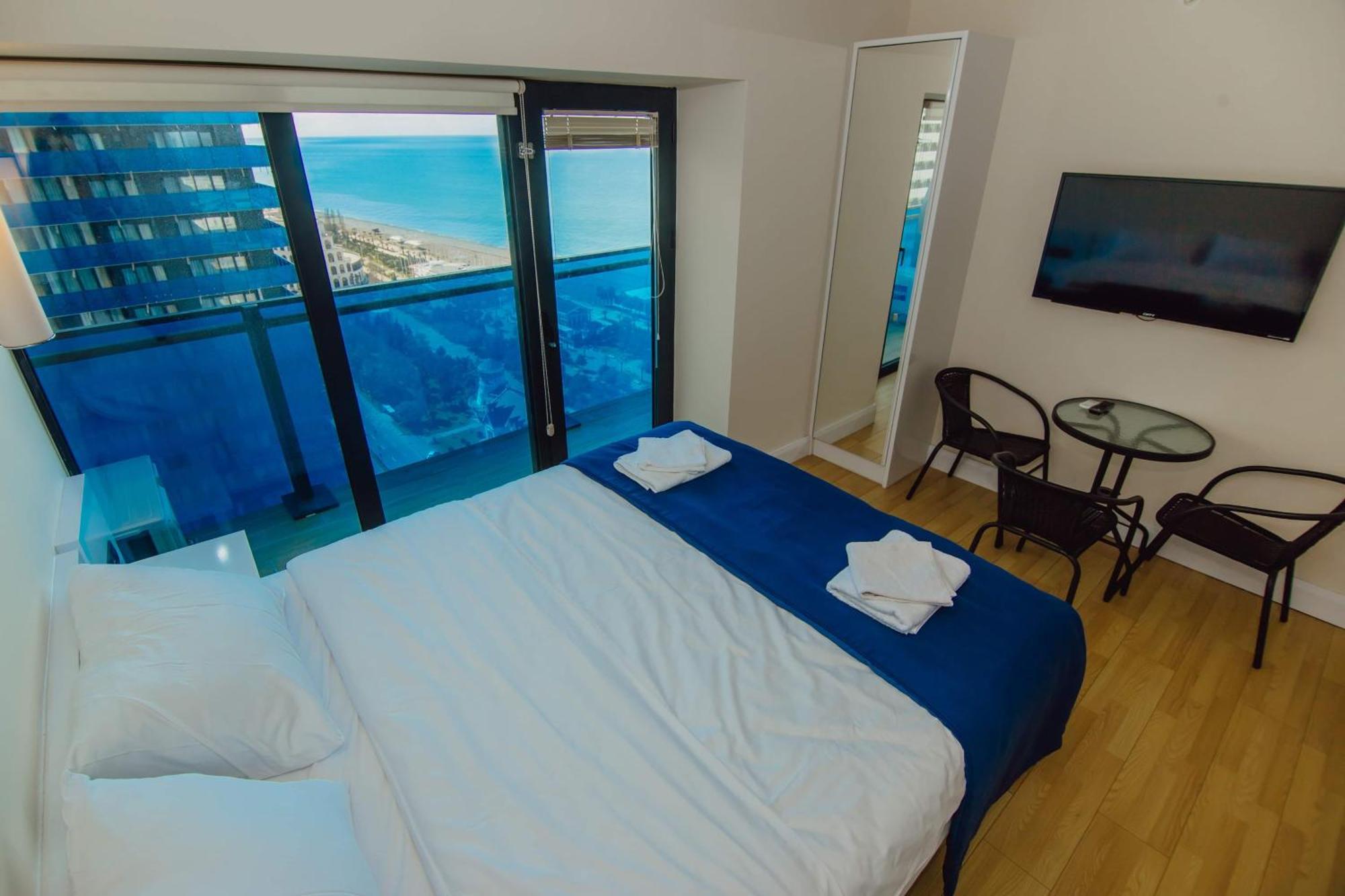 Luxury Beach Front Hotel Batumi Bagian luar foto