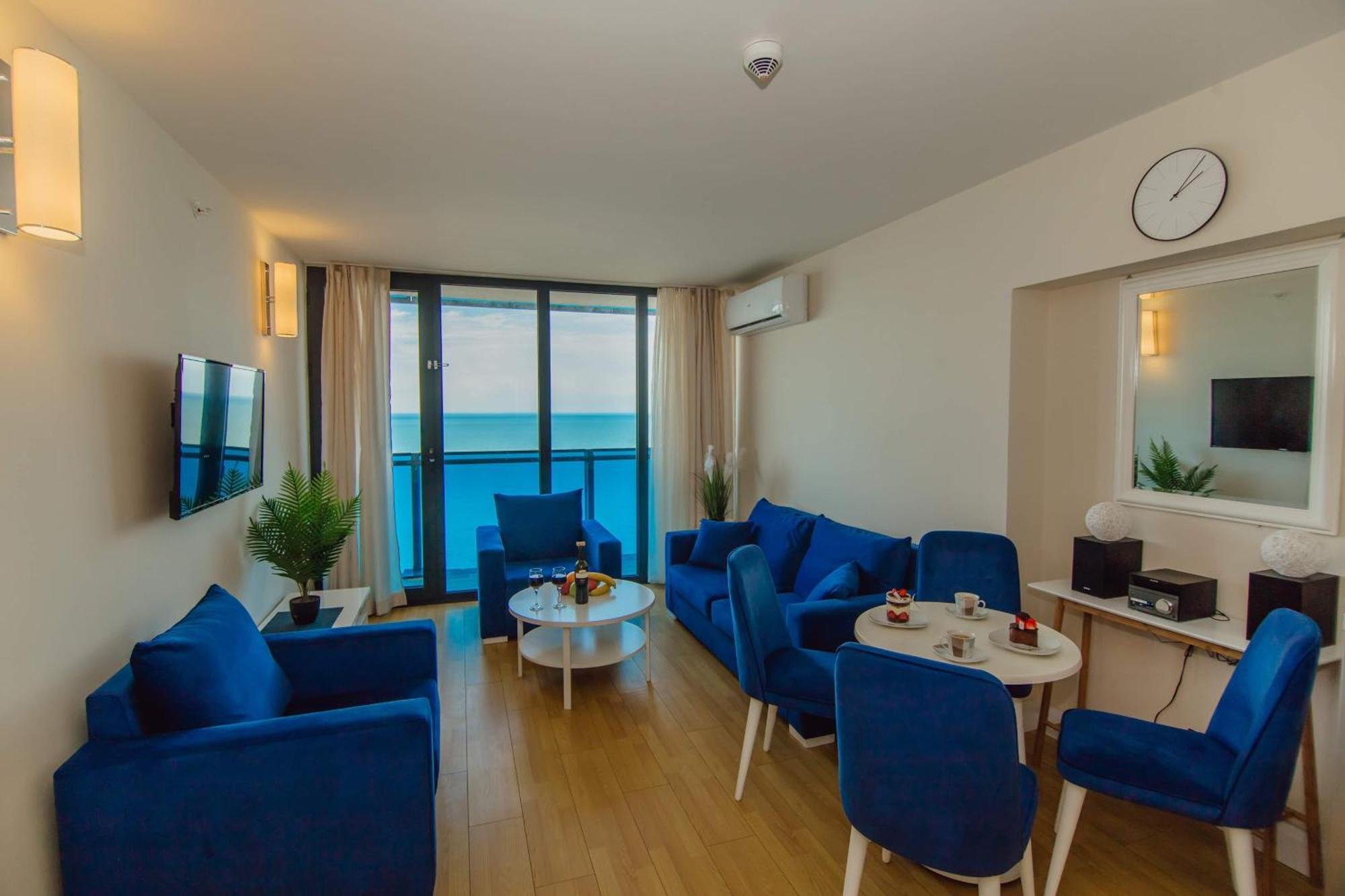 Luxury Beach Front Hotel Batumi Bagian luar foto