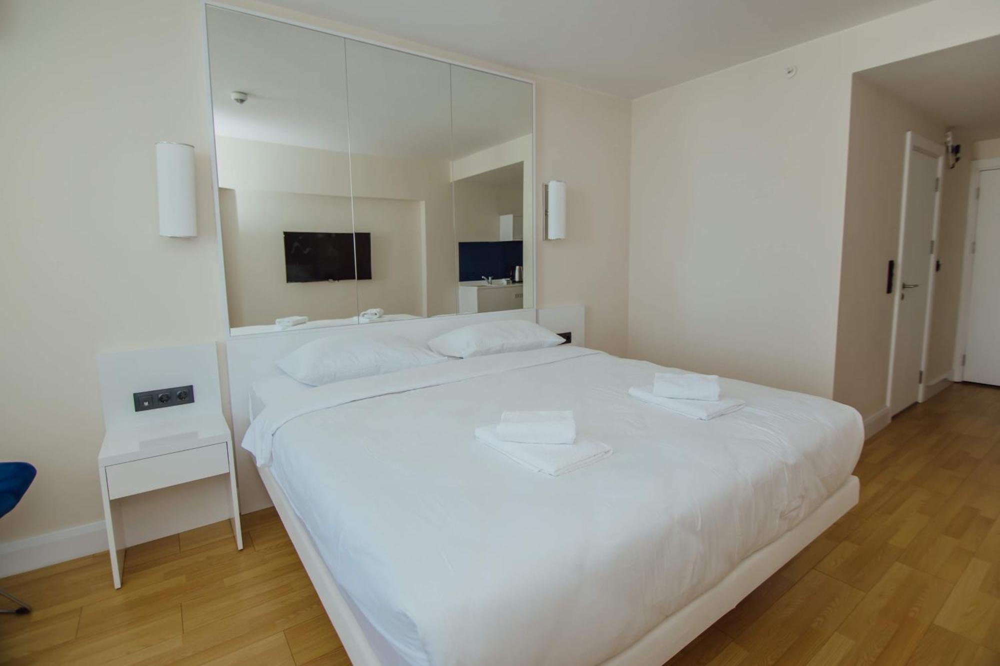 Luxury Beach Front Hotel Batumi Bagian luar foto