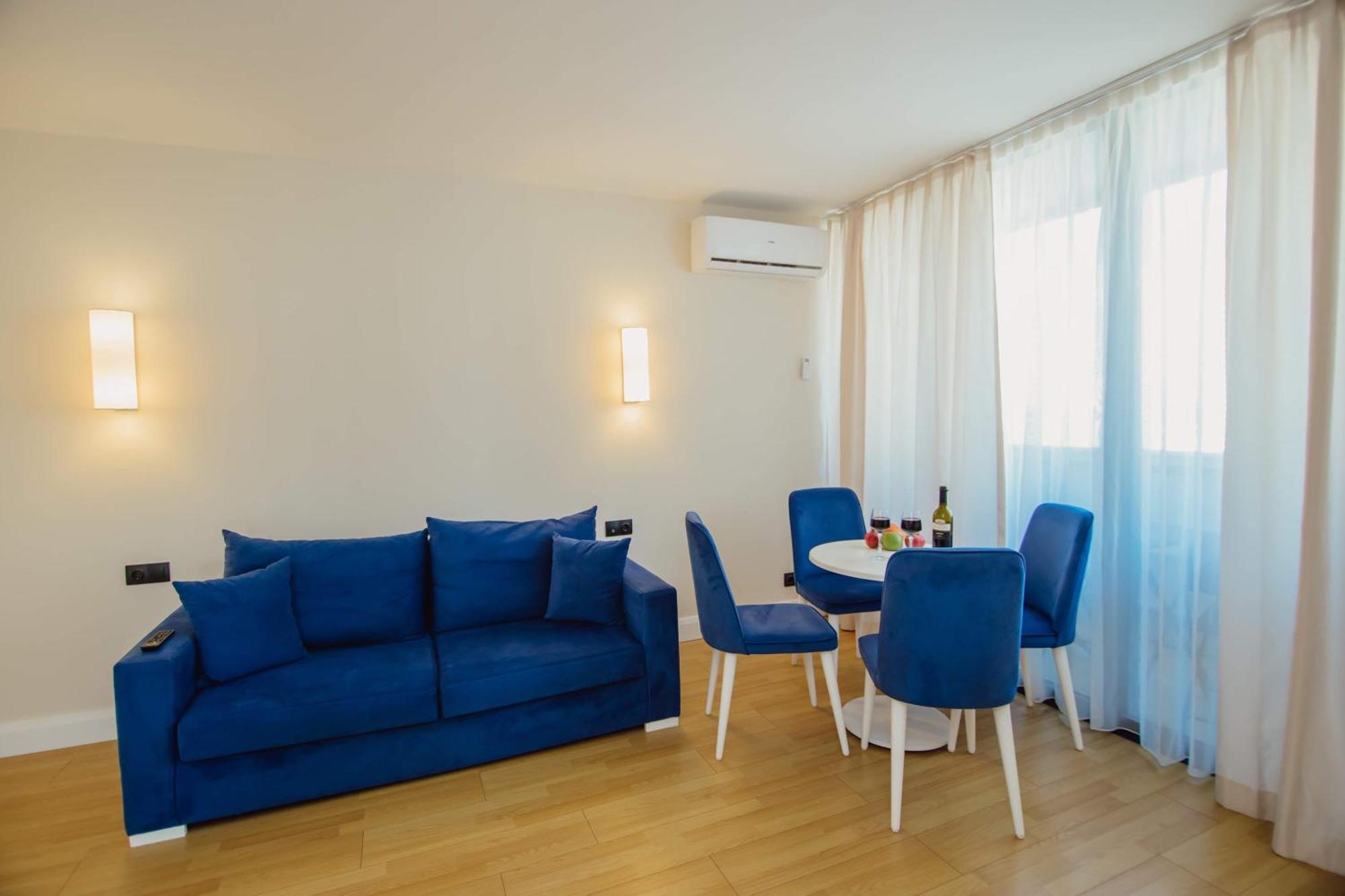 Luxury Beach Front Hotel Batumi Bagian luar foto