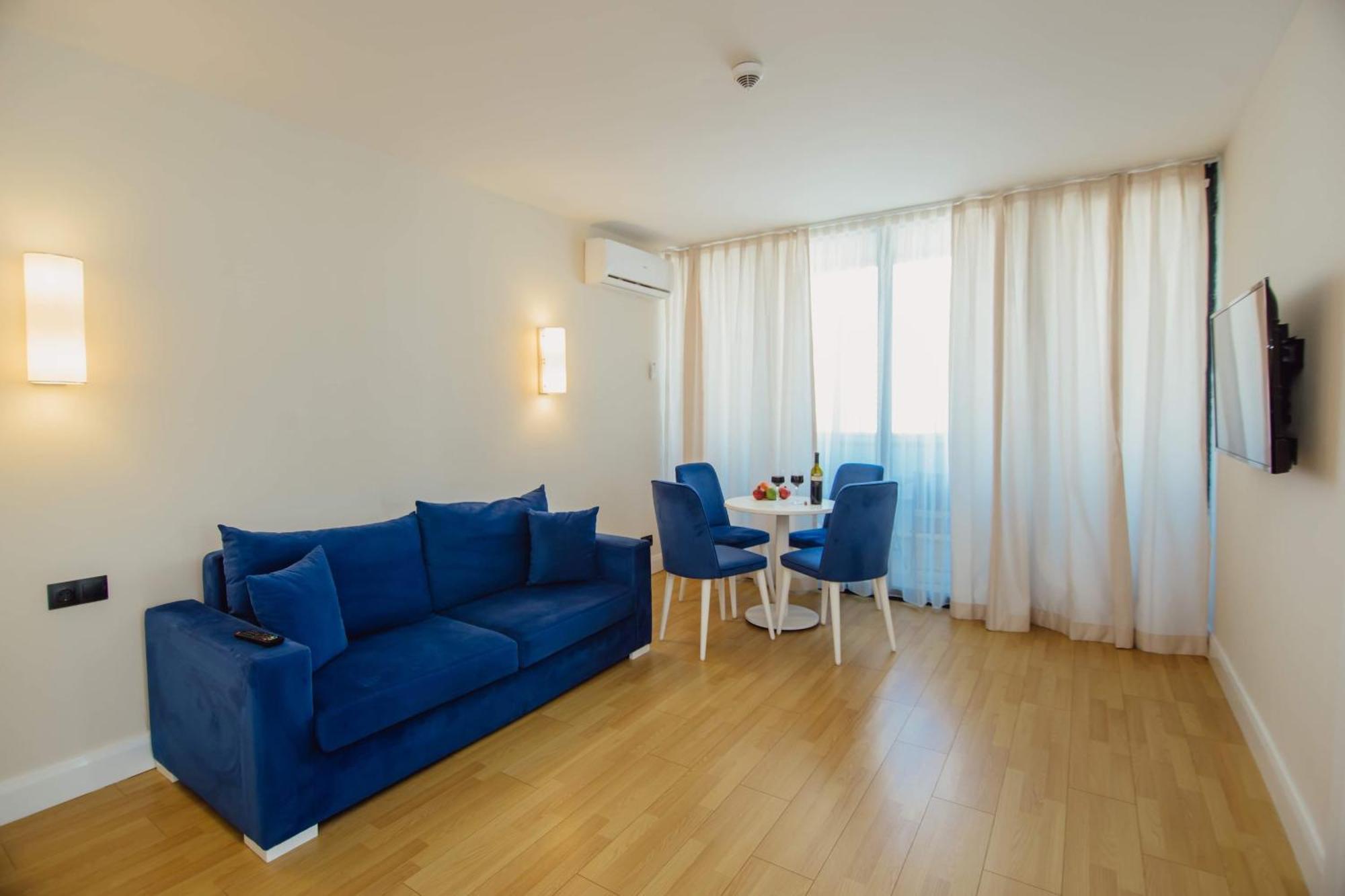 Luxury Beach Front Hotel Batumi Bagian luar foto