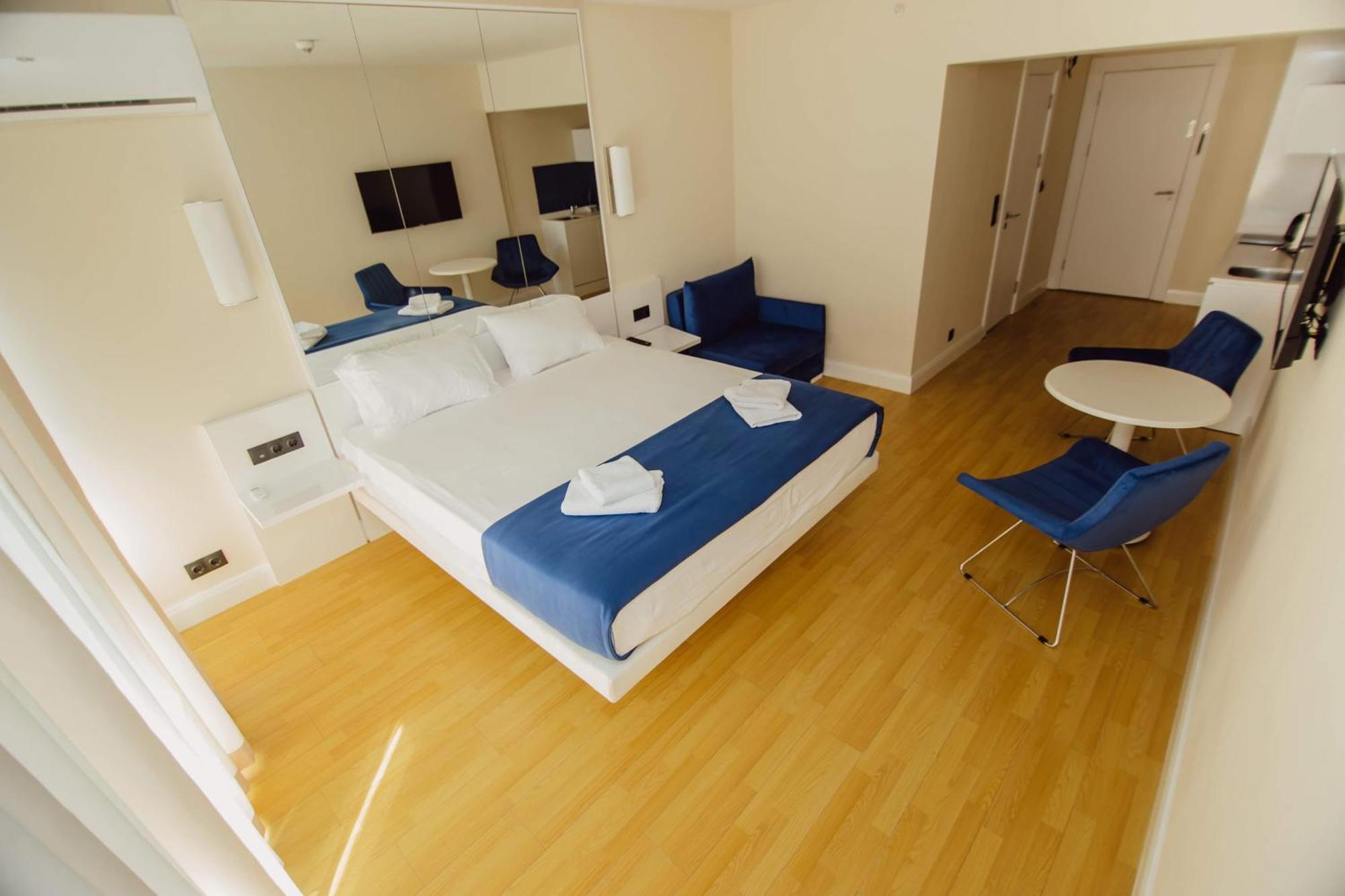 Luxury Beach Front Hotel Batumi Bagian luar foto