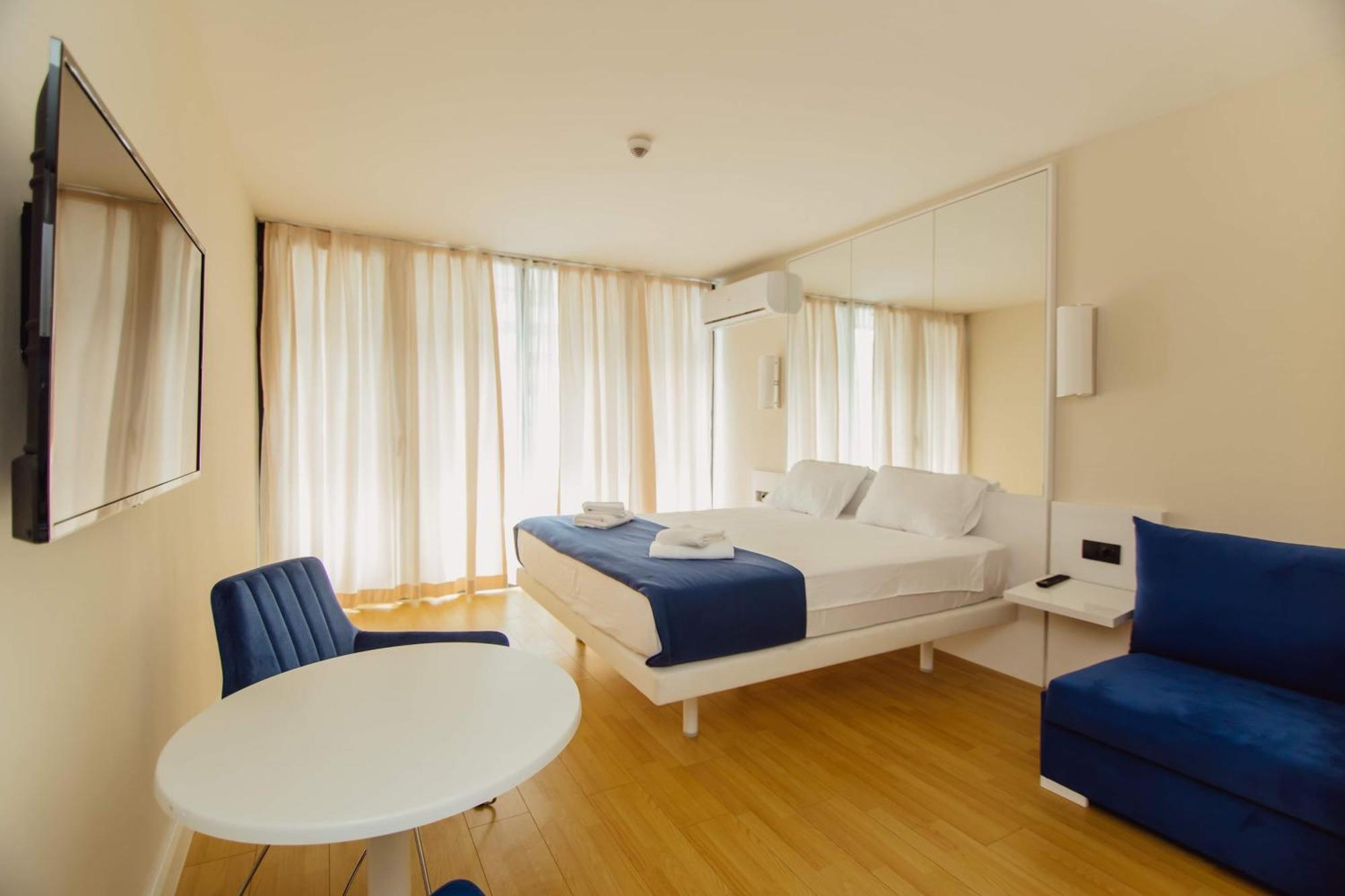 Luxury Beach Front Hotel Batumi Bagian luar foto