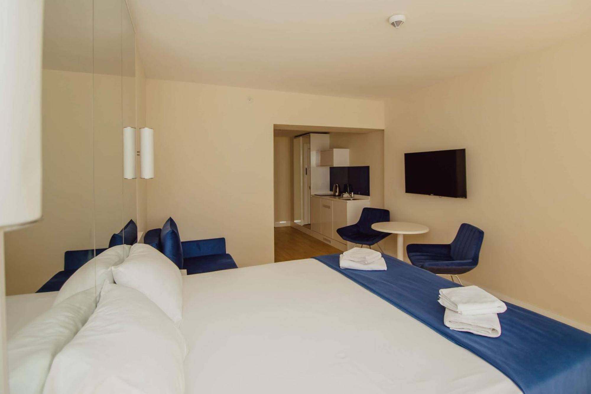 Luxury Beach Front Hotel Batumi Bagian luar foto