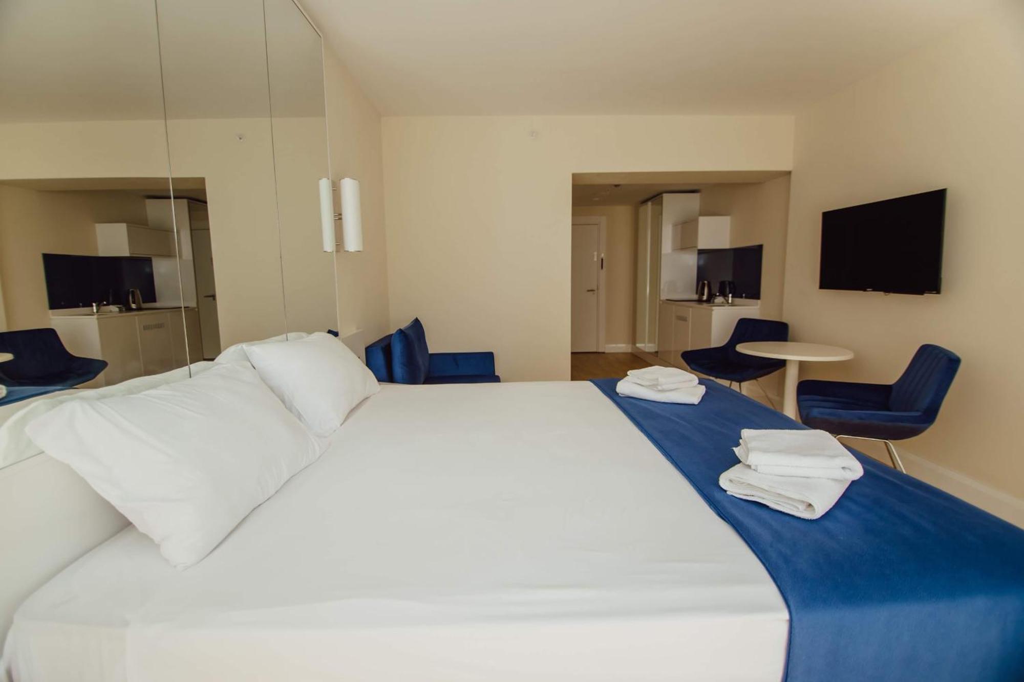 Luxury Beach Front Hotel Batumi Bagian luar foto