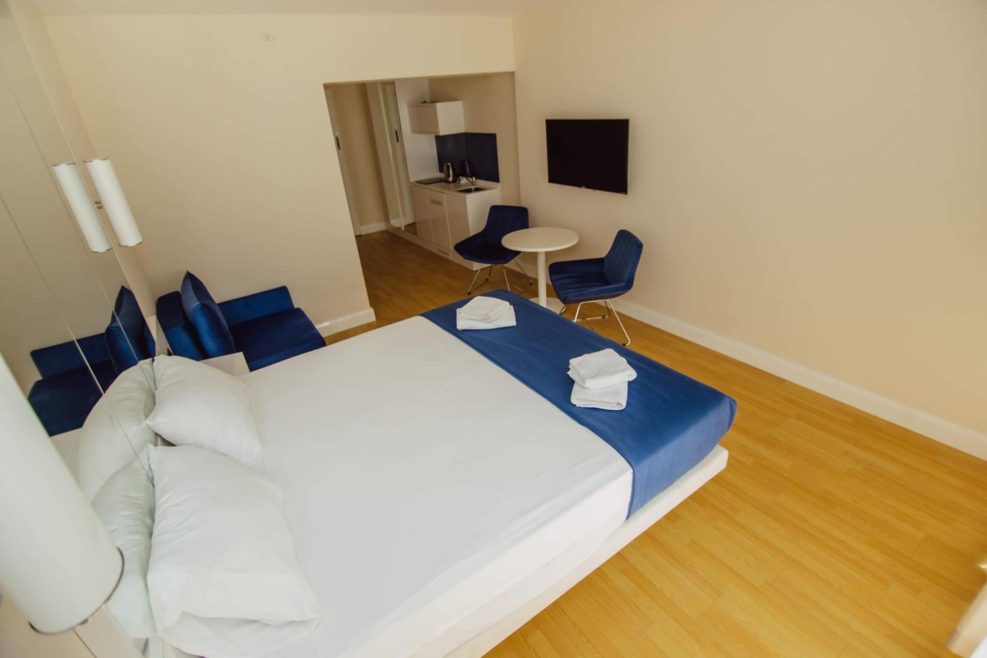 Luxury Beach Front Hotel Batumi Bagian luar foto